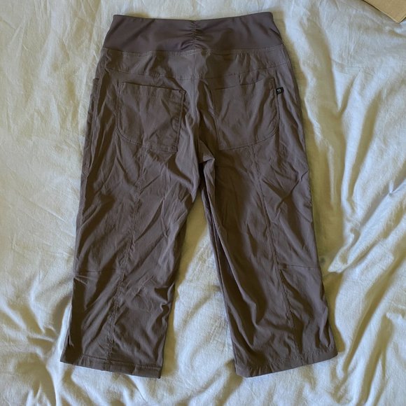 Dynama Capri Pants - Picture 2 of 5